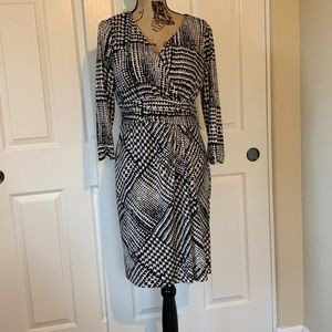 Tahari beige and black stretchy lined dress